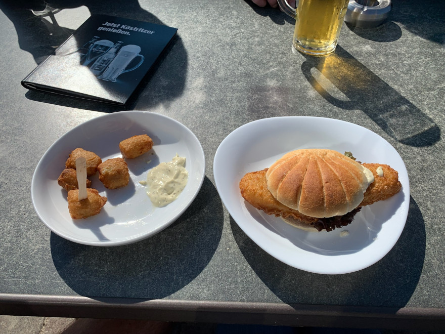 Snacks an der Strandbude auf Langeoog