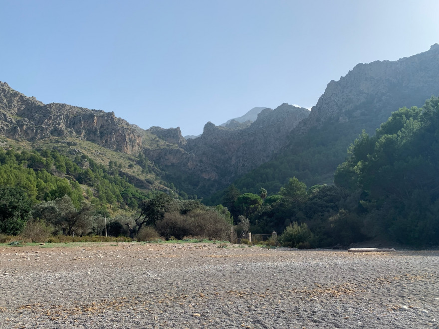 Wanden auf Mallorca Am Strand von Cala Tuent 2