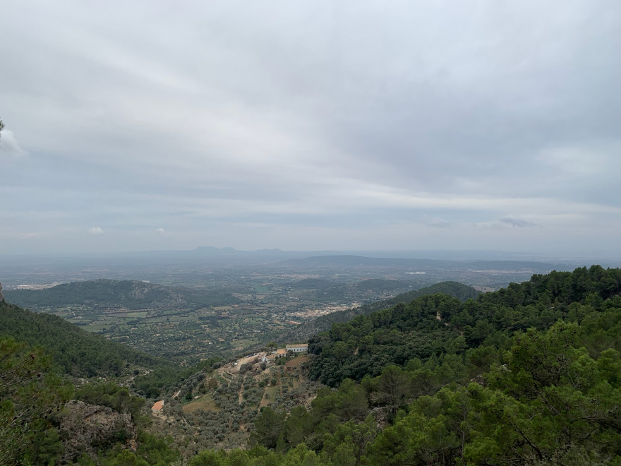 Wanden auf Mallorca Castell Alaro Mit Aussicht über Es Verger Richtung Startpunkt 6