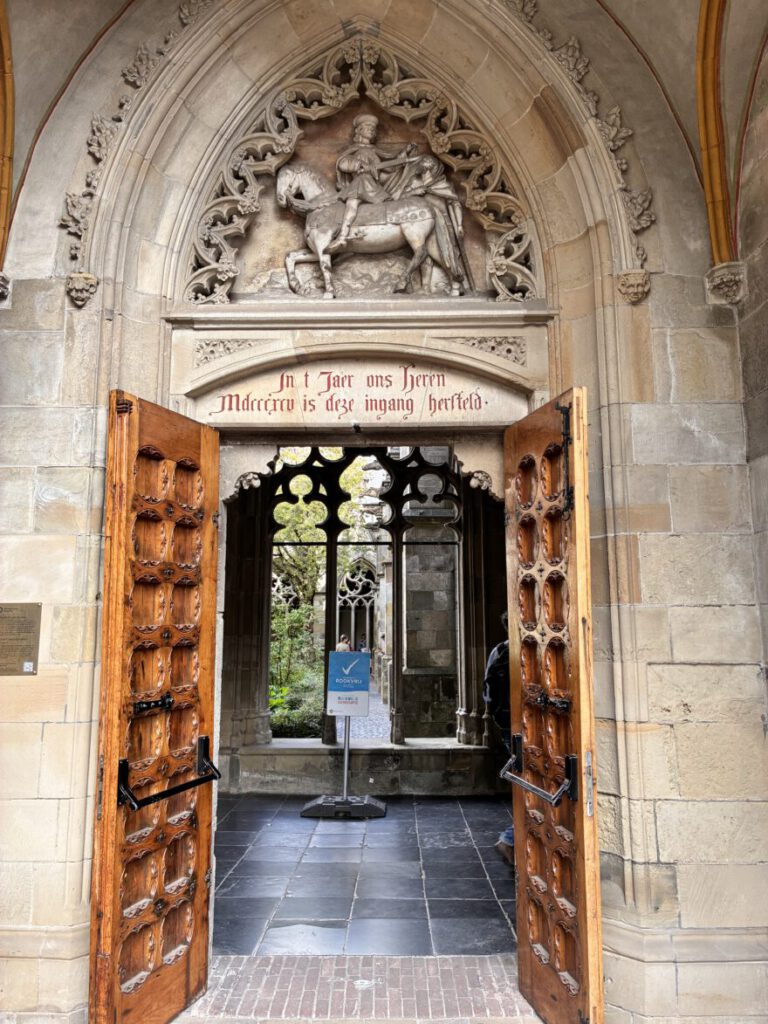 Städtetrip Utrecht Im Dom und Kreuzgang 11