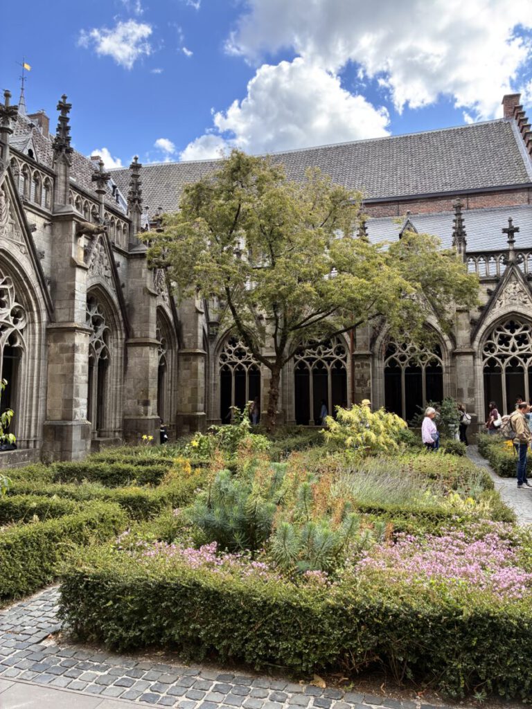Städtetrip Utrecht Im Dom und Kreuzgang 15